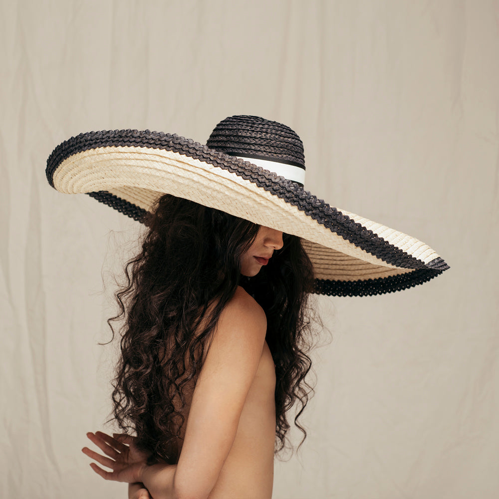 Tsunami Black & White